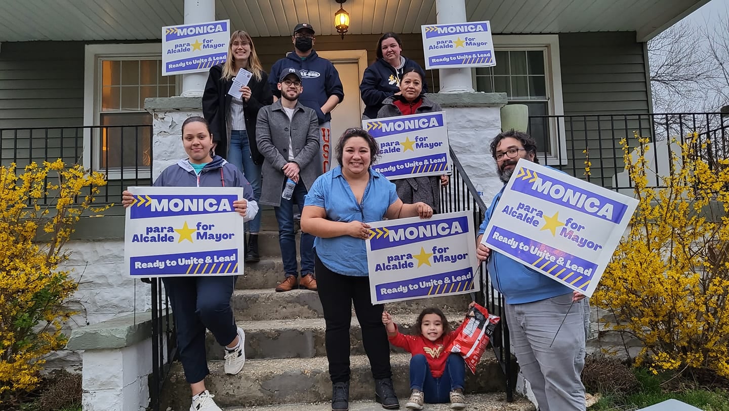 Alcaldesa latina con apoyo de la comunidad
