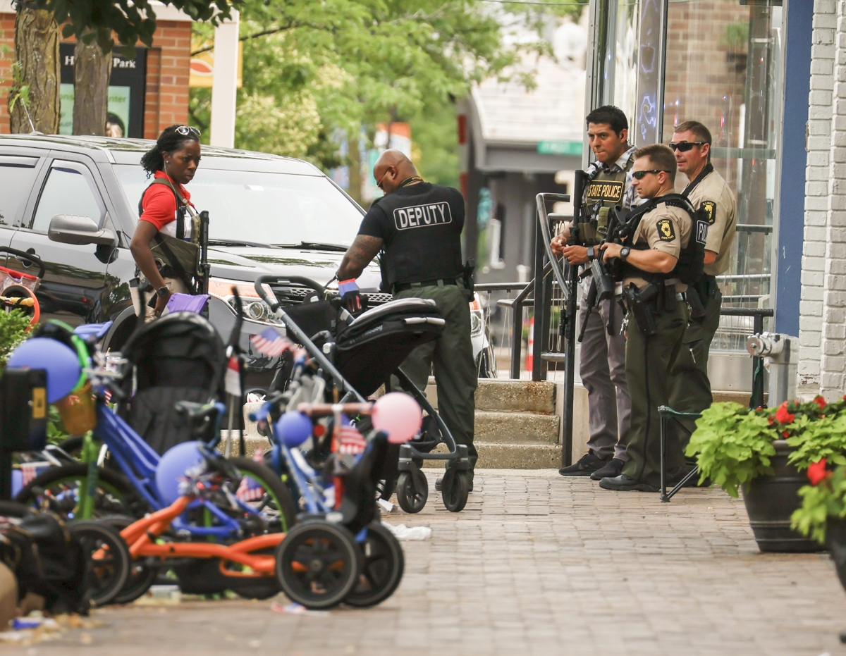 Niño de dos años perdió a su madre y a su padre durante el tiroteo en Highland Park