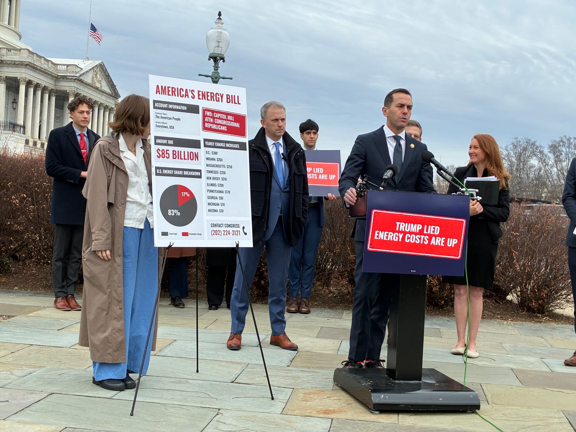 Un año con Trump: Congresistas denuncian costos altos y promesas rotas