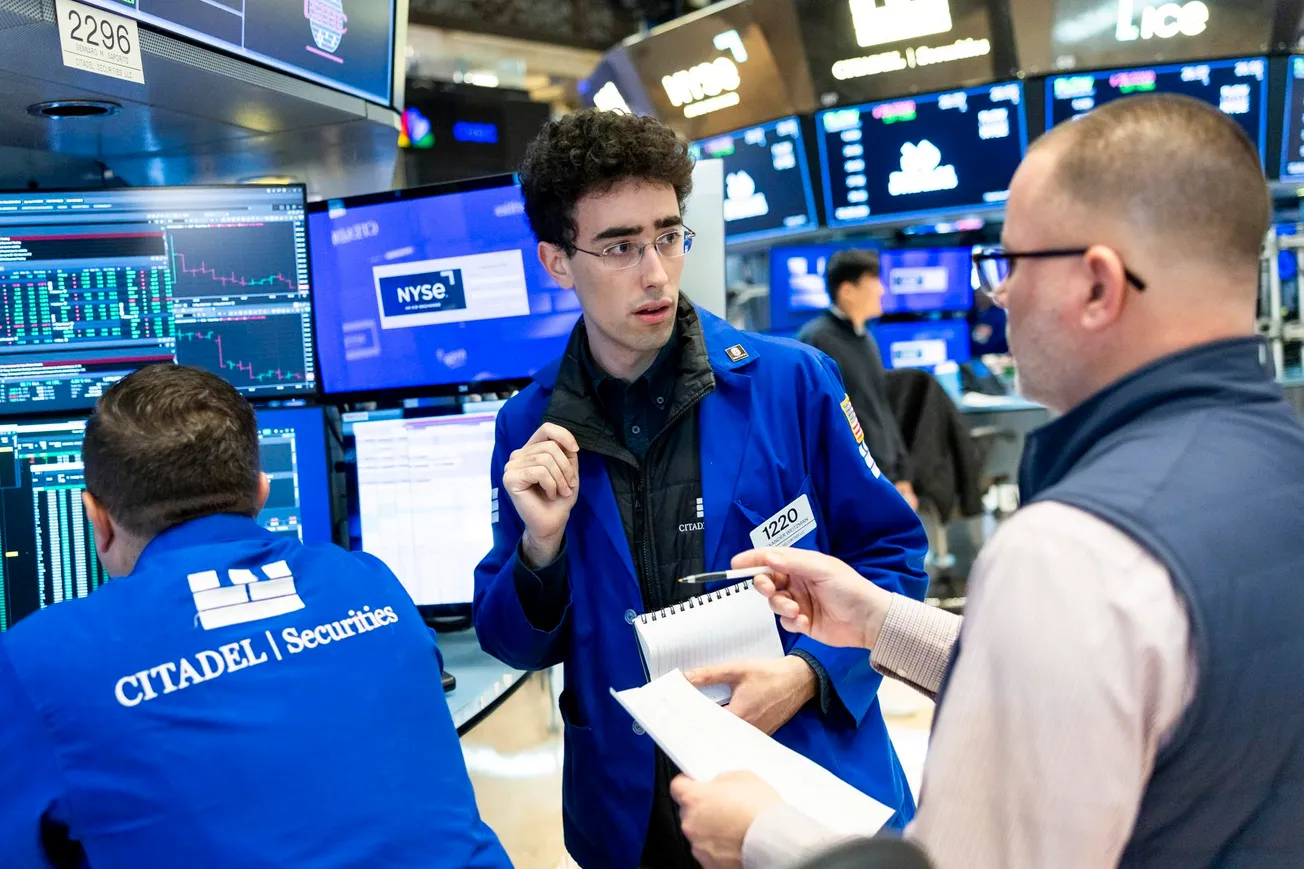 Dow Jones retrocede 300 puntos por temor a déficit y alza de rendimientos: Wall Street registra fuertes caídas