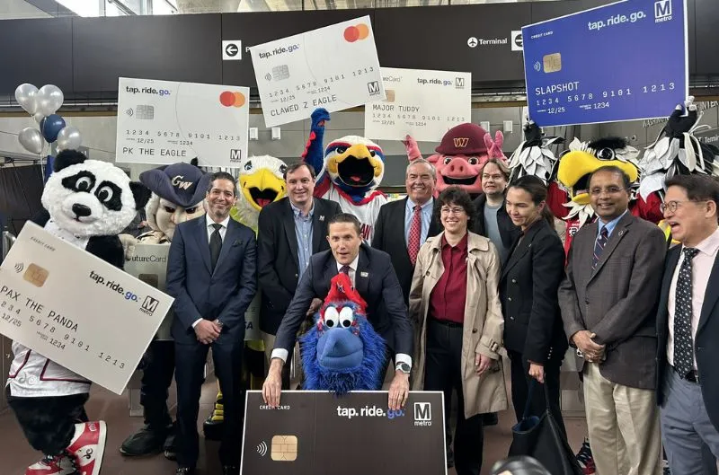 Ya puedes entrar al Metro de DC solo con tu tarjeta de crédito