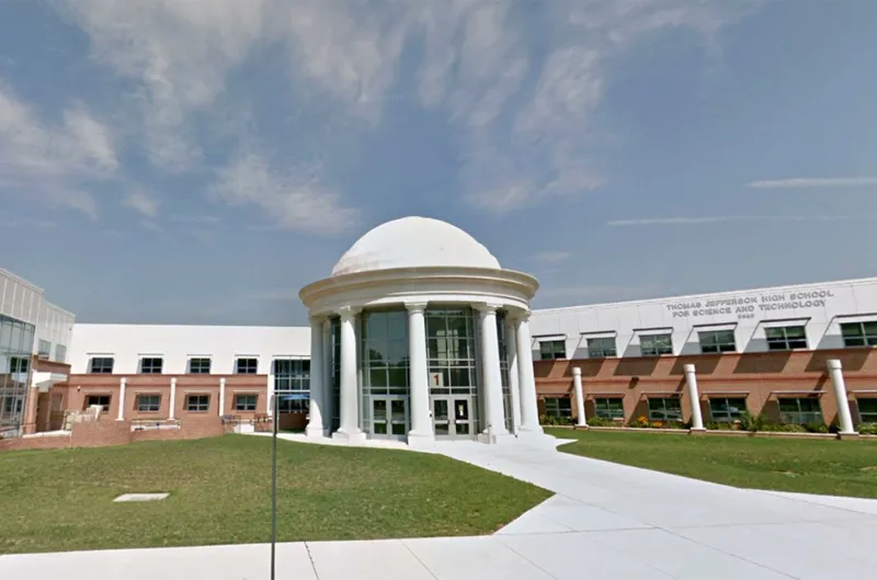 Investigan política de ingreso en Thomas Jefferson High por posible discriminación