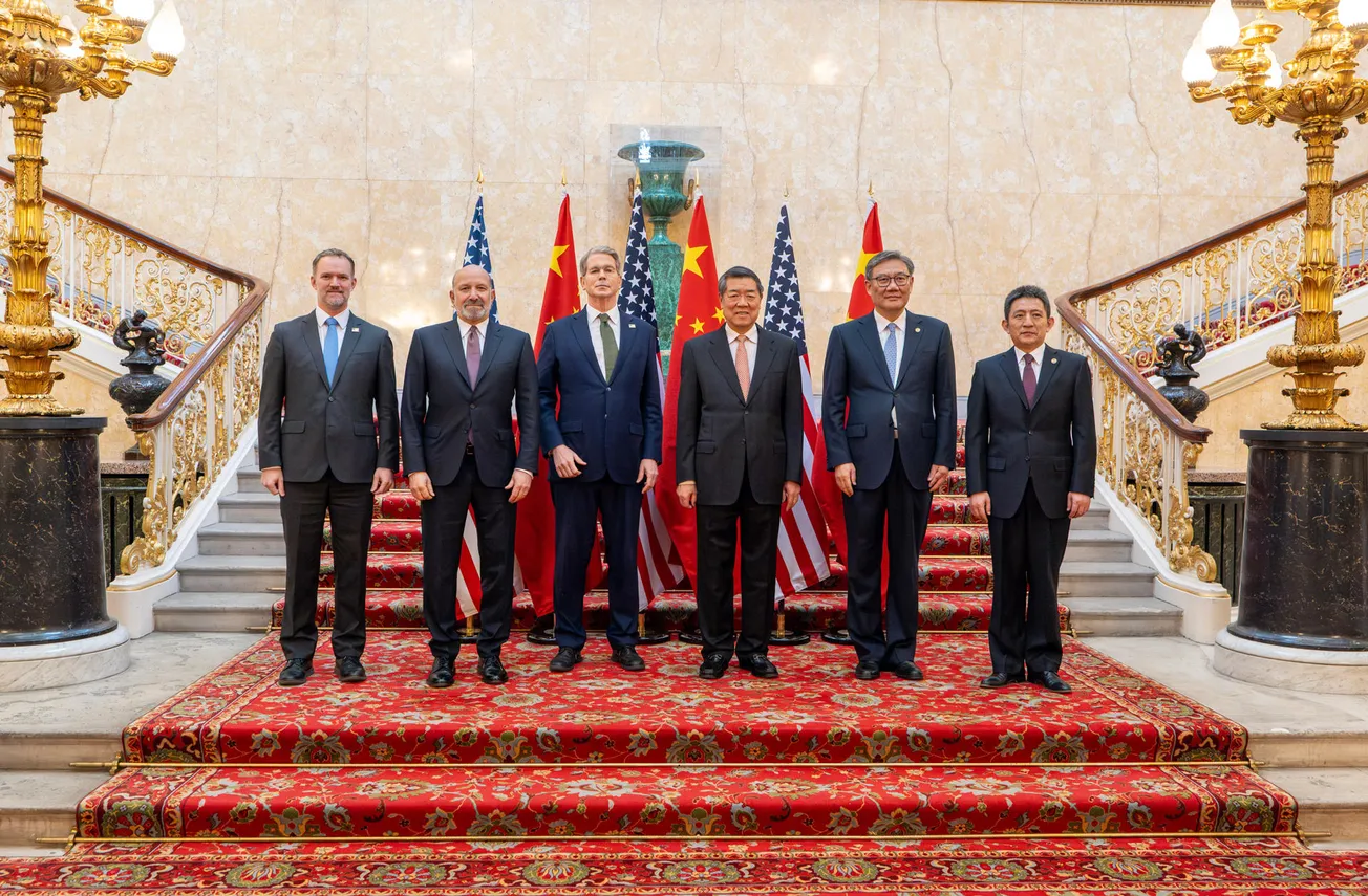 EE. UU. y China reanudan negociaciones comerciales en Londres: Trump afirma que "China no es fácil" pero "vamos bien"