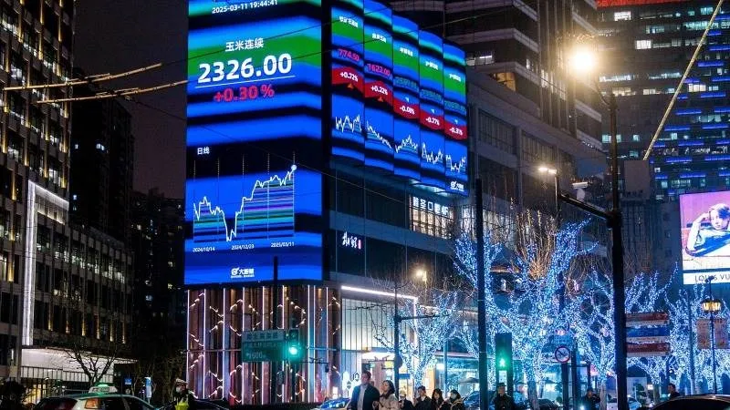 El Nikkei 225 sube un 1.1% impulsado por un Yen débil en medio de la volatilidad geopolítica y precios del petróleo