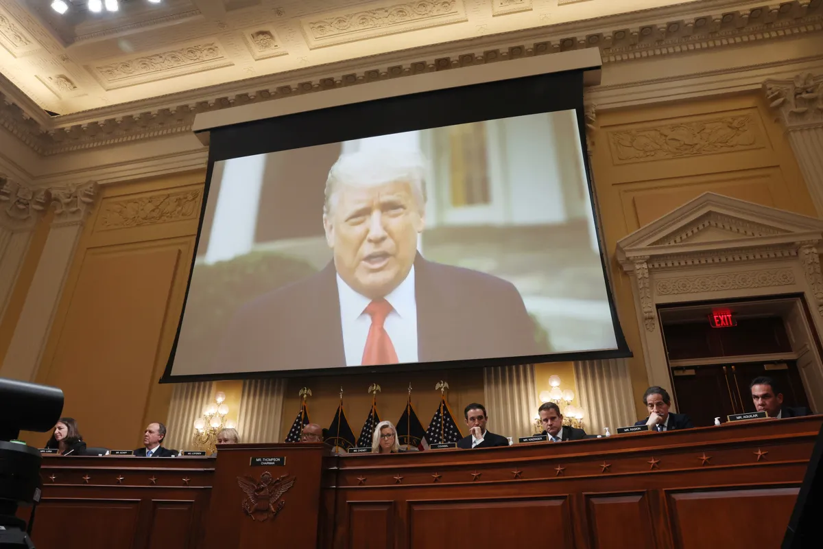 Los estadounidenses piensan que Trump debería ser acusado por el asalto al Capitolio
