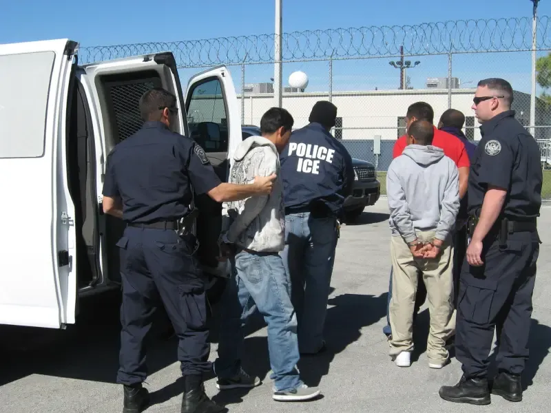 ¿Qué ocurre con las casas, vehículos y cuentas bancarias de los ciudadanos deportados?