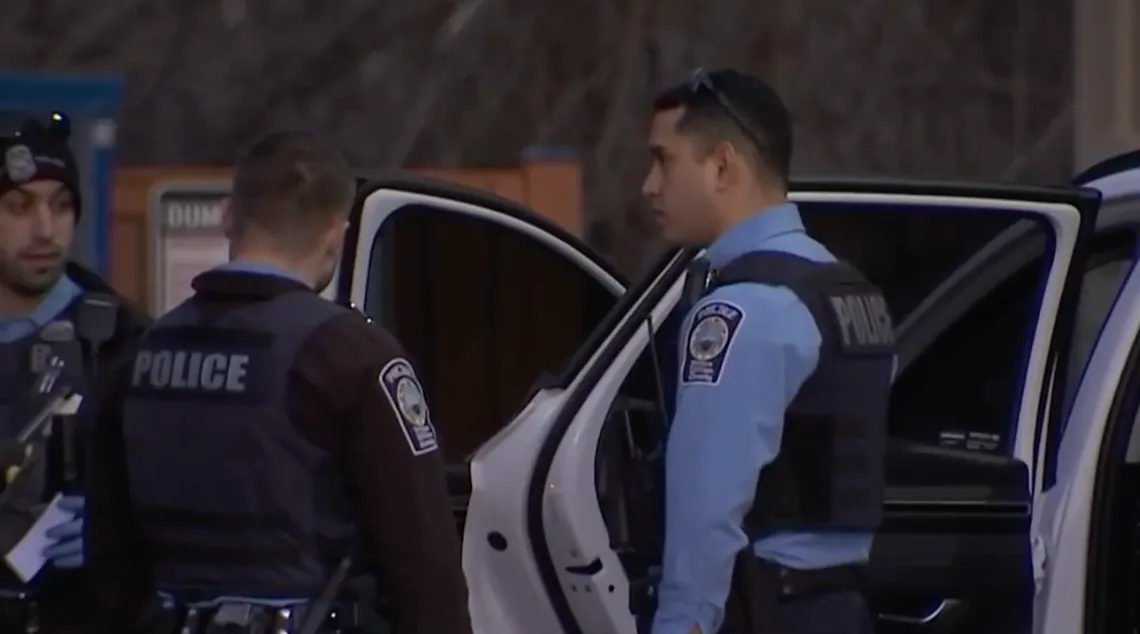 El gobernador de Virginia veta un proyecto para que ciertos inmigrantes trabajen como policías