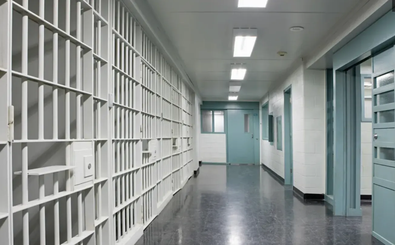 El ex delegado de Virginia, Matt Fariss, es detenido por delitos de armas y drogas