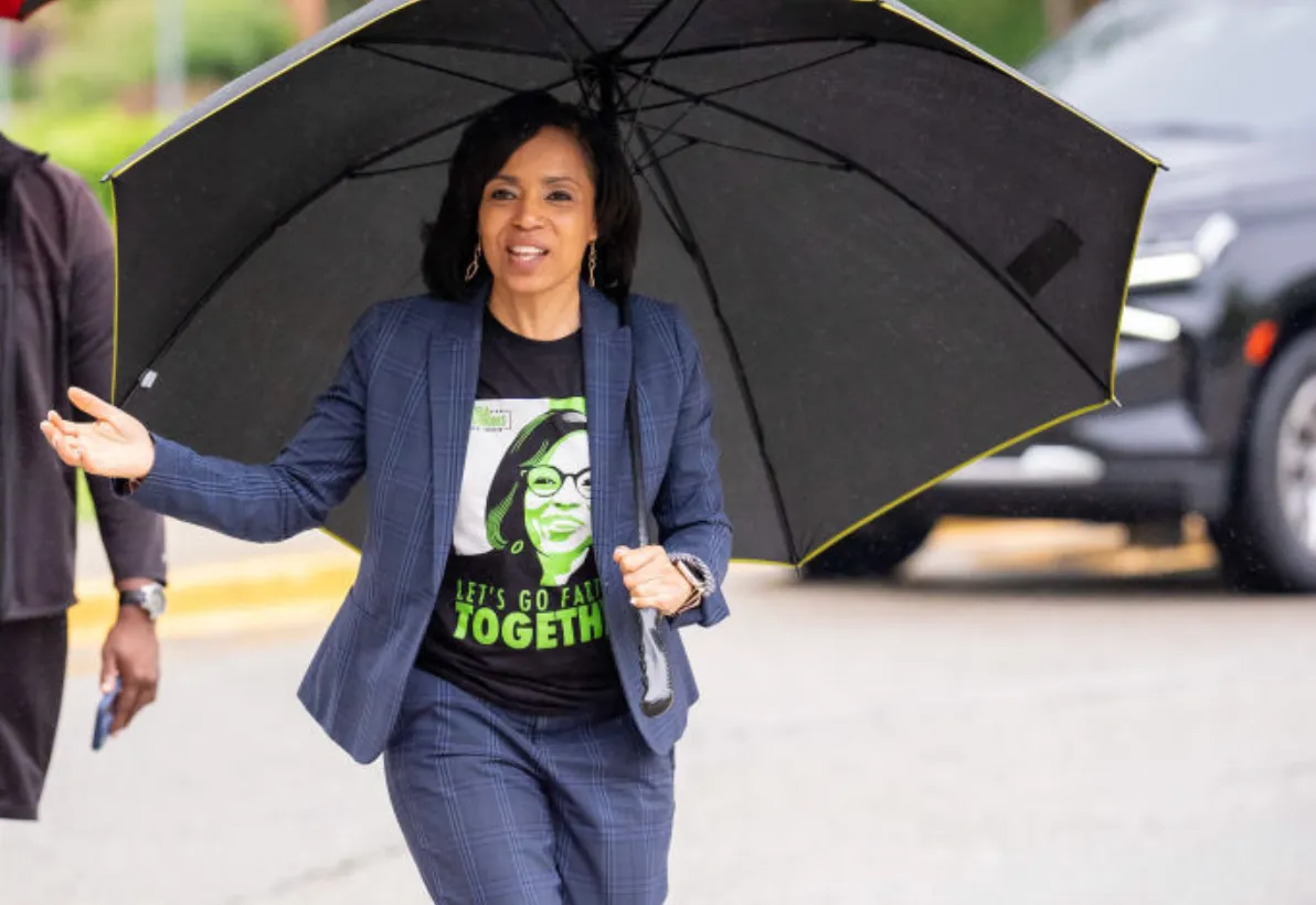 Alsobrooks gana las primarias demócratas en Virginia, y enfrentará en noviembre a Hogan para el Senado