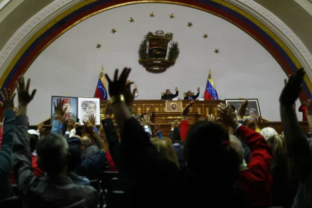 Reformas económicas de la ANC: en las aduanas las multas serán en divisas