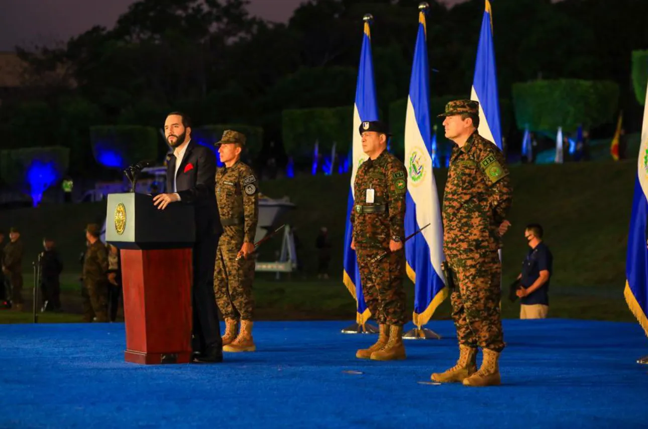 El Salvador amenaza con prisión por compartir mensajes sobre pandillas en los medios