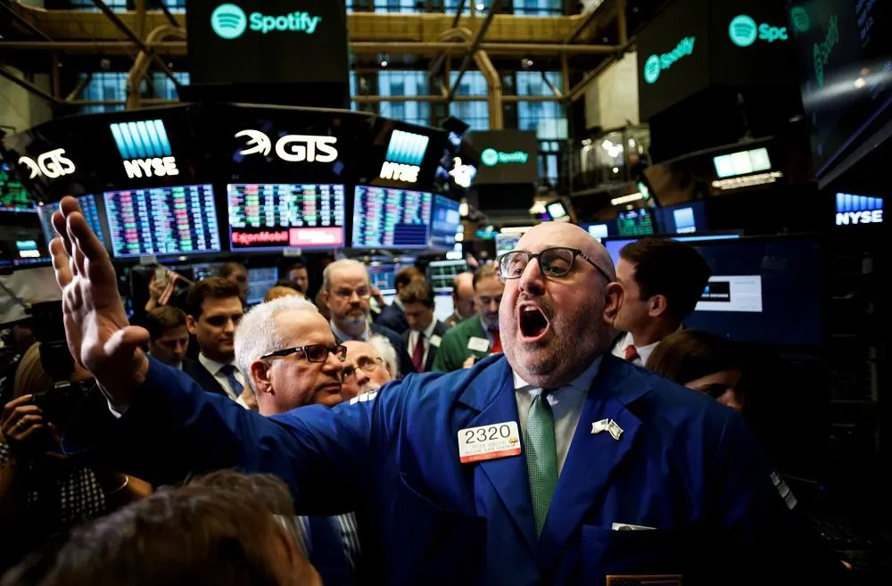 El Dow Jones sube más del 0.6% y el S&P 500 rompe la barrera de los 6,200 puntos para iniciar una semana histórica
