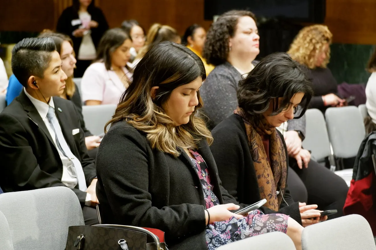 Desigualdad salarial: latinas inmigrantes reciben menor salario que los hombres