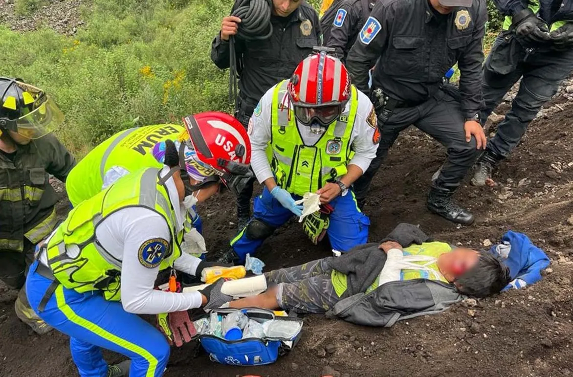 Niño cayó al volcán Xitle en México