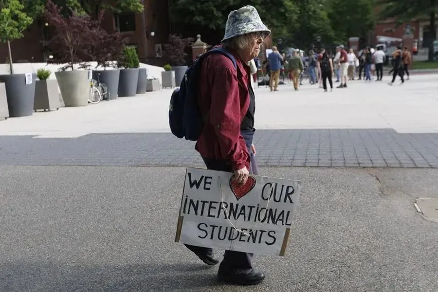 Nuevas normas de visado para estudiantes extranjeros: estudiar sí, opinar no