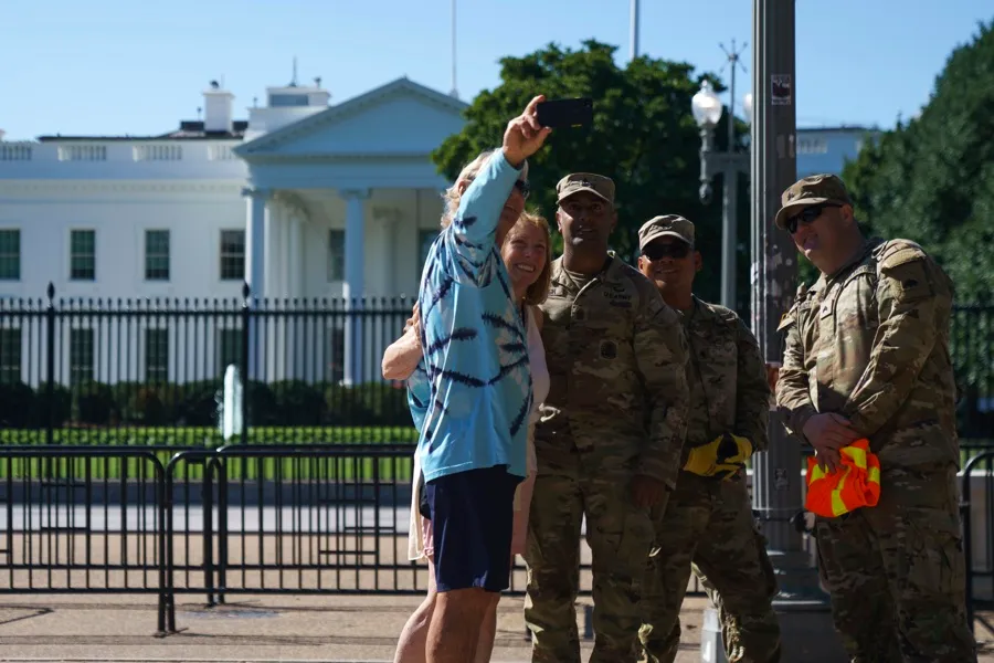 DC entre la resistencia y las selfies
