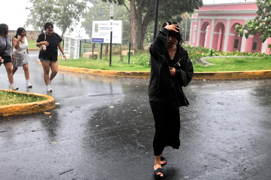 Huracán Erin amenaza las costas cercanas: impacto en playas y recomendaciones para DC