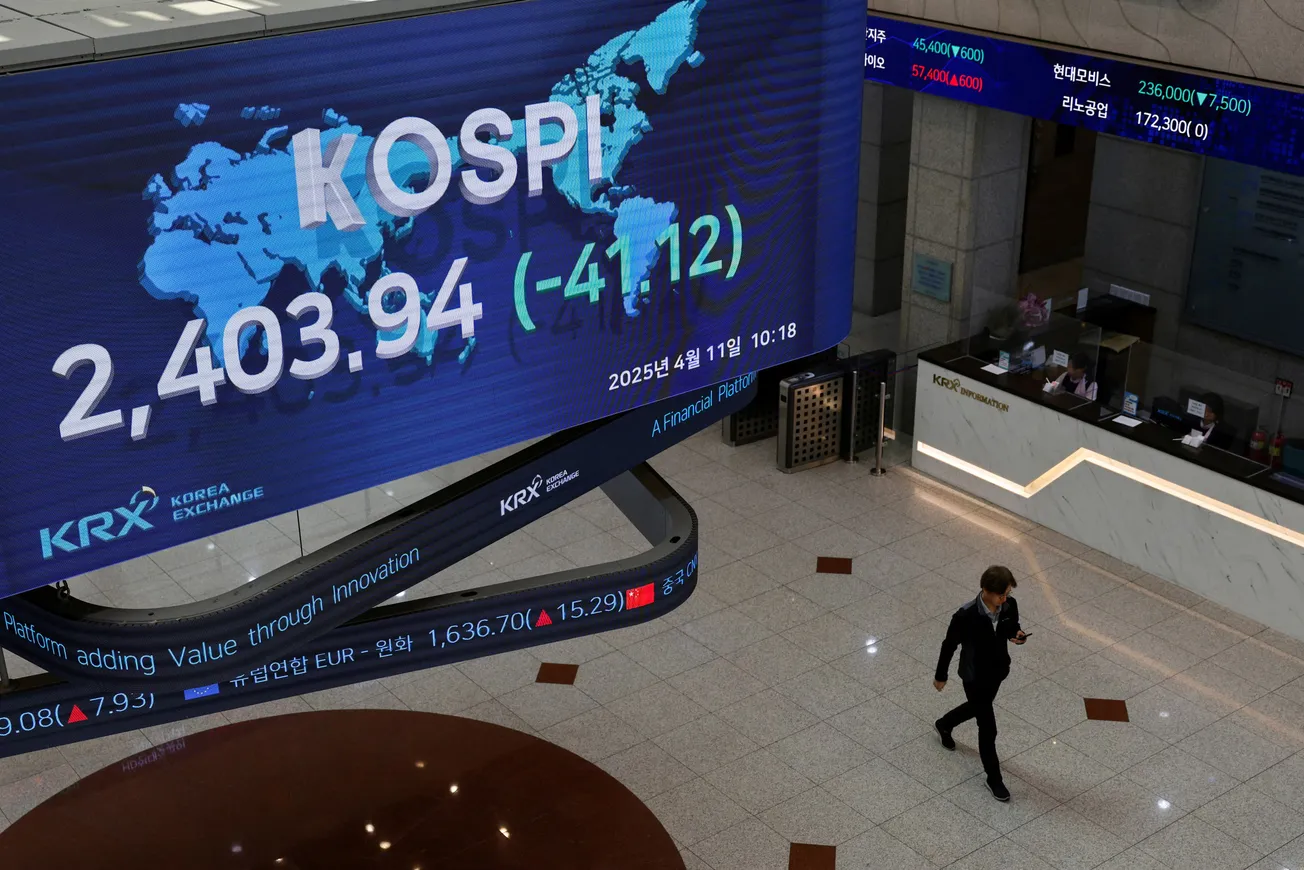 El Nikkei 225 gana un 2% liderado por SoftBank y Sony, mientras el Topix supera los 3,000 puntos por primera vez
