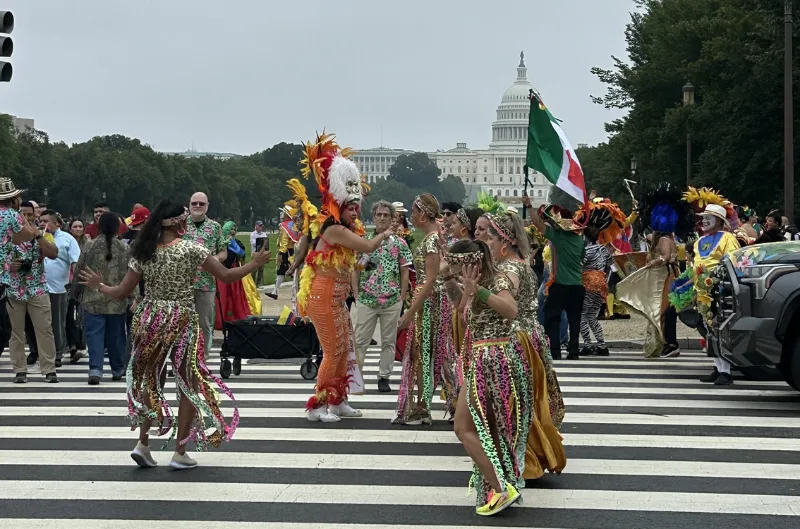 Entre fiesta y resistencia: así vive DC su mes de la Herencia Hispana