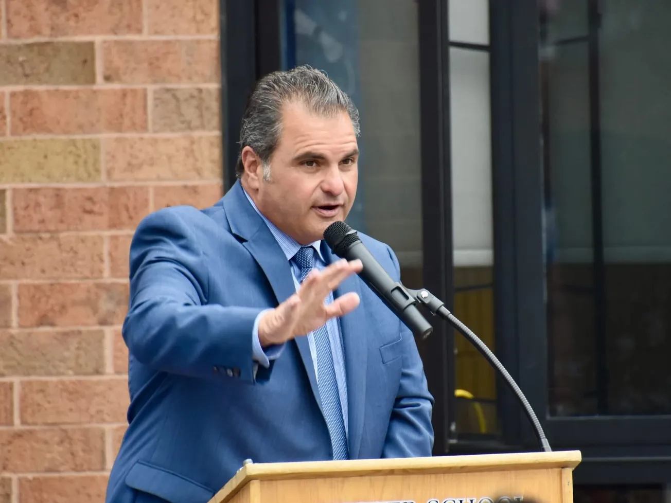 Alcalde de Everett nuevamente bajo escrutinio por pagos irregulares