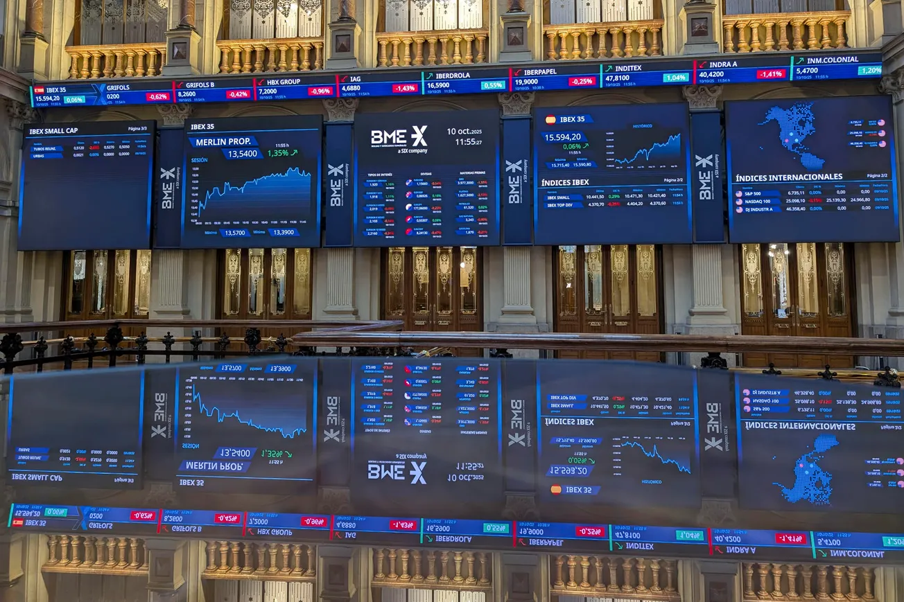 El Ibex 35 repunta a 15.560 puntos tras el alivio en la guerra comercial; BBVA espera el resultado de la OPA