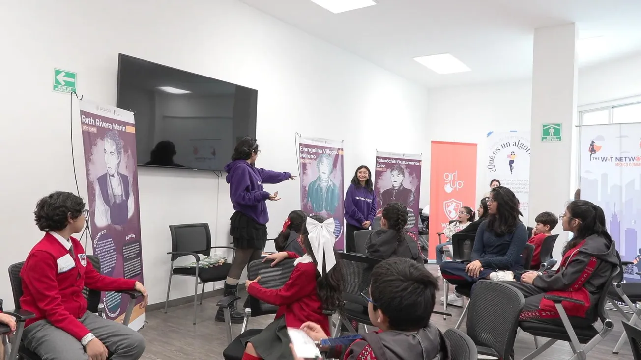 Organizaciones buscan revertir la brecha en carreras STEM con solo un tercio de mujeres