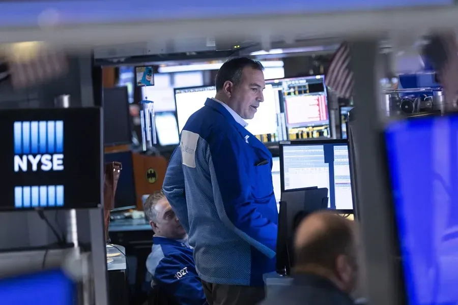 Dow Jones sube en la apertura del viernes; Amazon (+12%) y Apple impulsan las acciones tras sólidos resultados