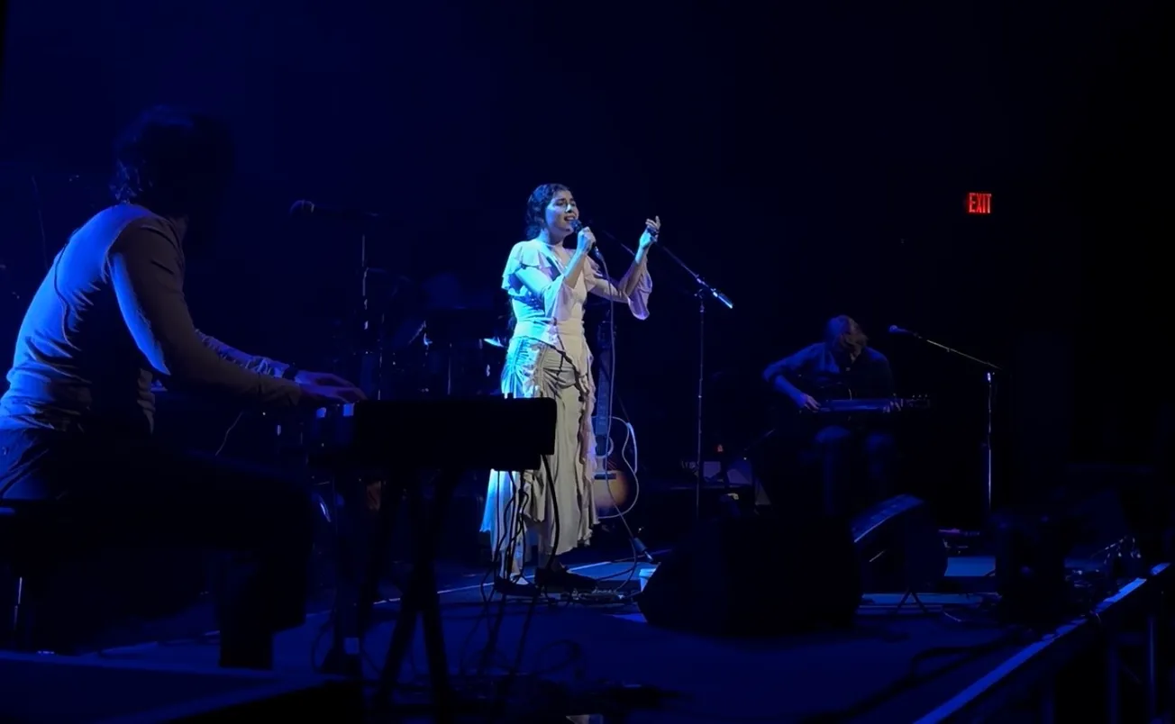 Brindis a un corazón abierto: Silvana Estrada brilla en el 9:30 club