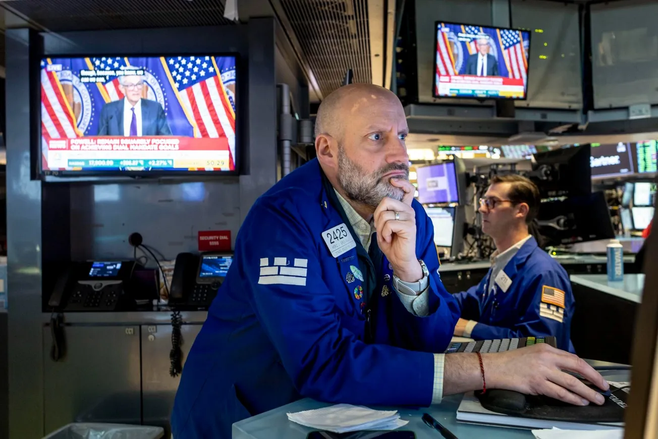 Wall Street borra ganancias por la incertidumbre de la Fed: El Nasdaq cae mientras se espera una avalancha de datos clave