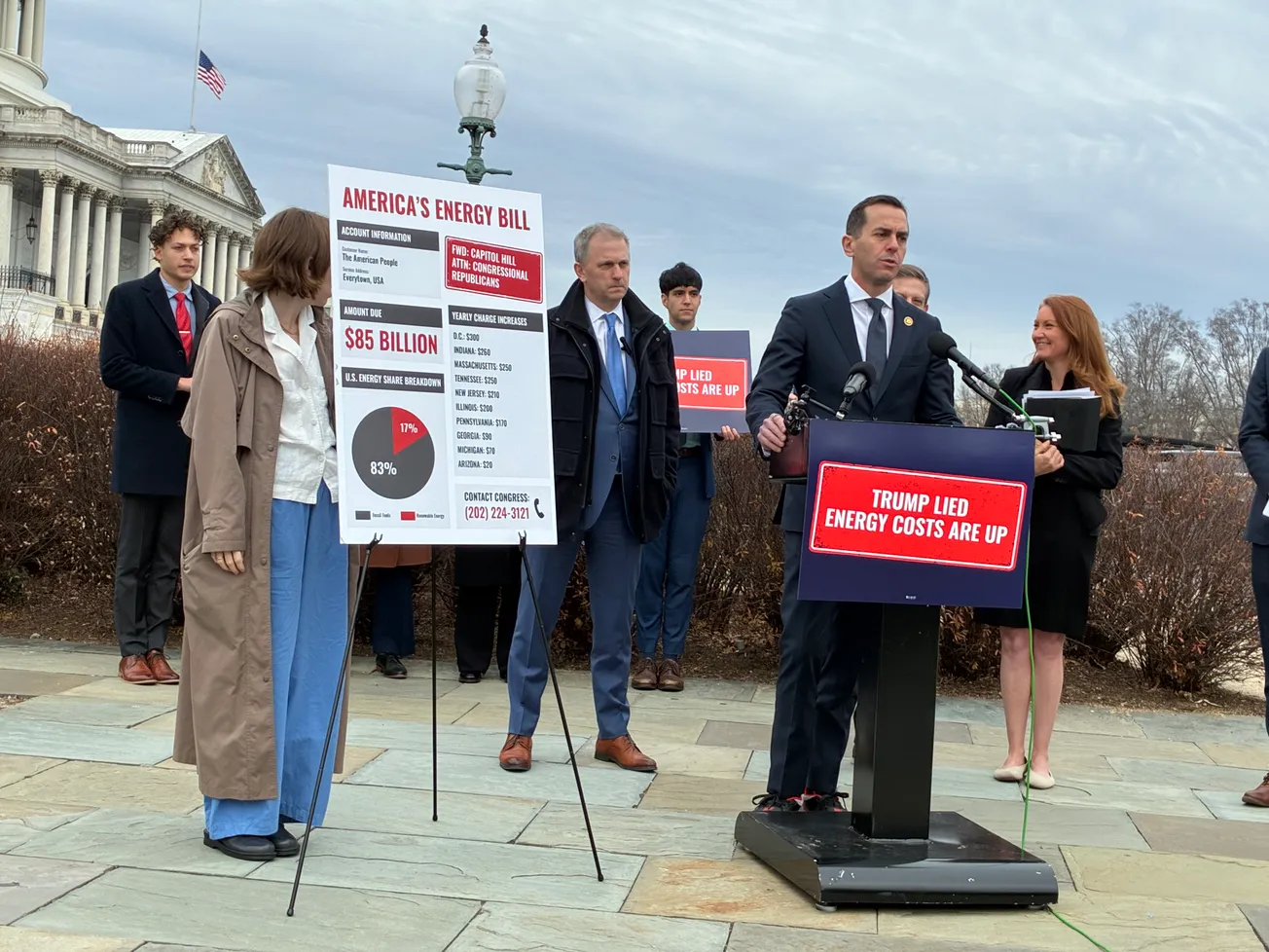 Un año con Trump: Congresistas denuncian costos altos y promesas rotas