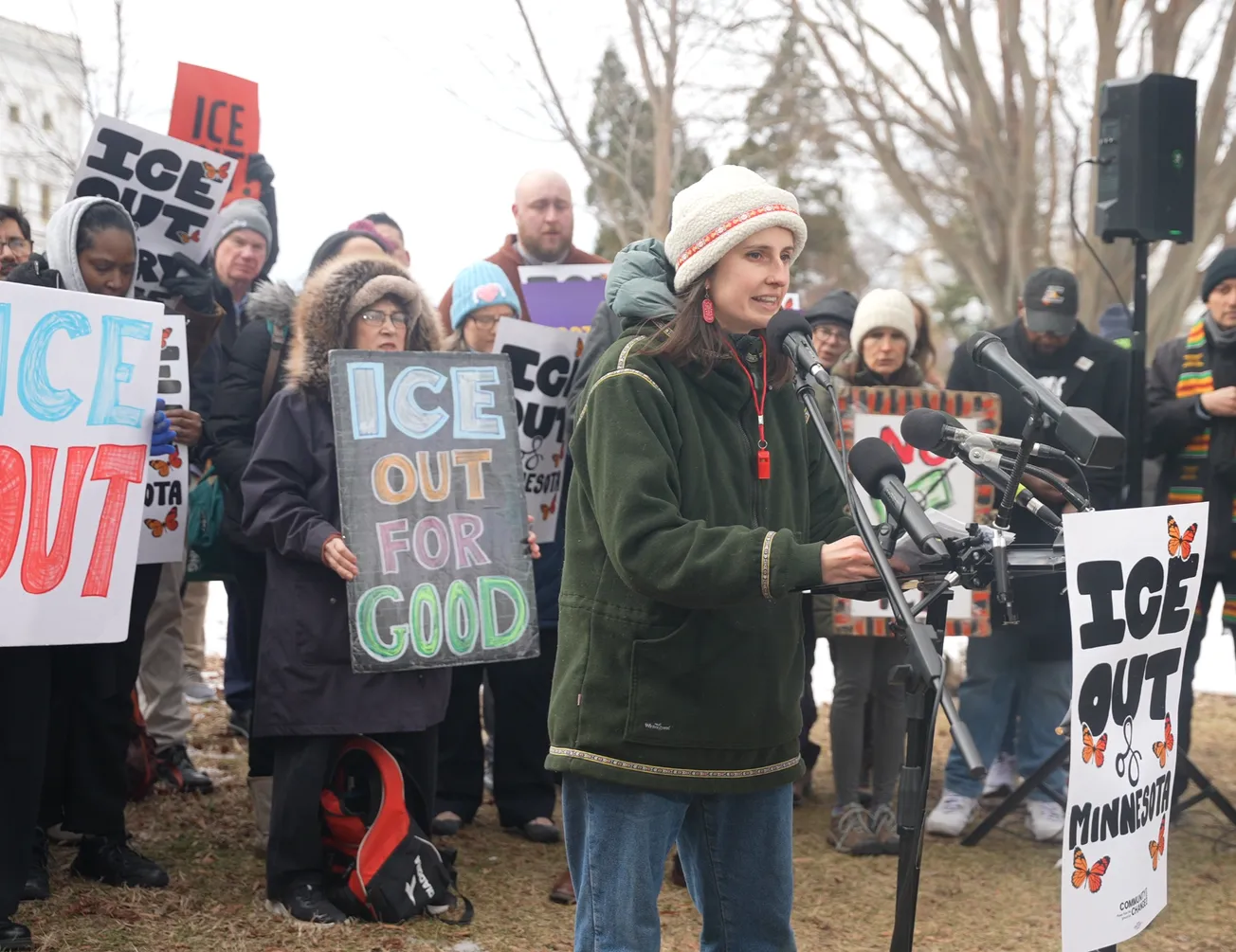 De Minneapolis a Washington: manifestantes de Minnesota desafían operativos de ICE y financiamiento del DHS
