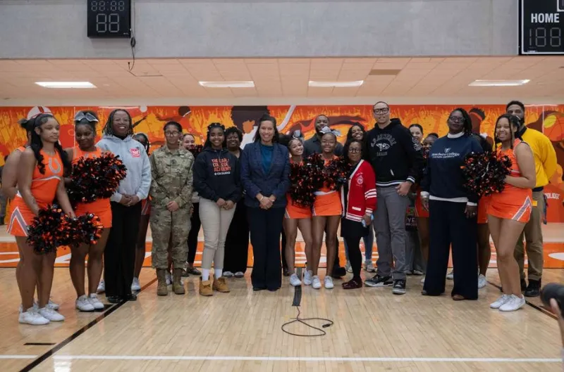 DC sube su beca universitaria a $15,000 anuales por primera vez en 25 años