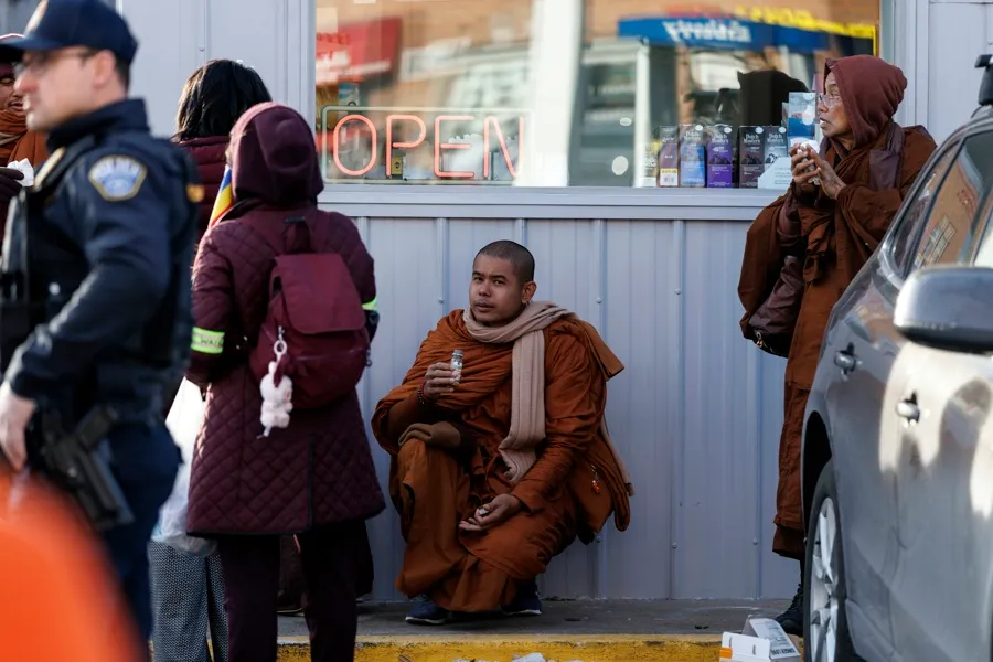 Monjes budistas completarán histórica caminata de paz en Washington DC