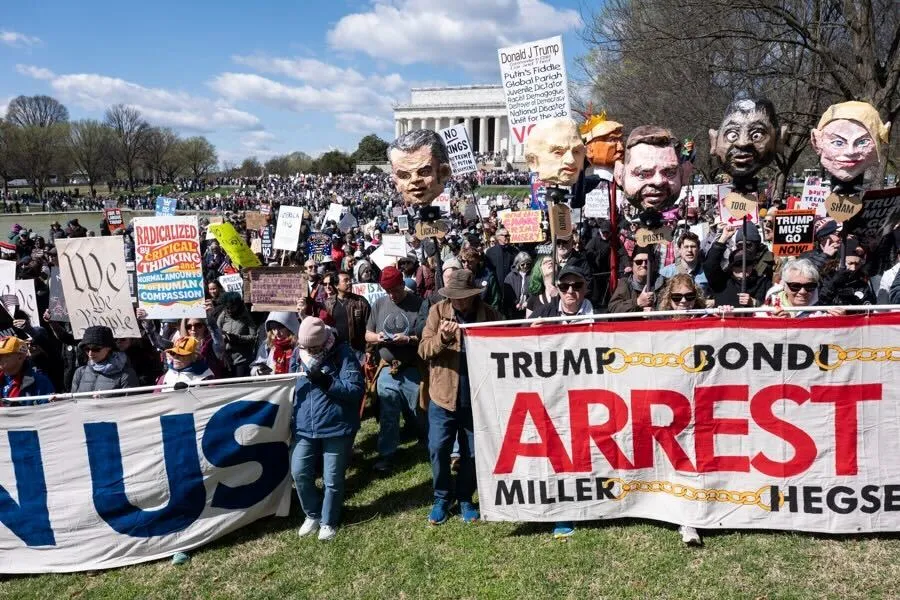 Multitudes toman las calles de DC en el “No Kings Day”