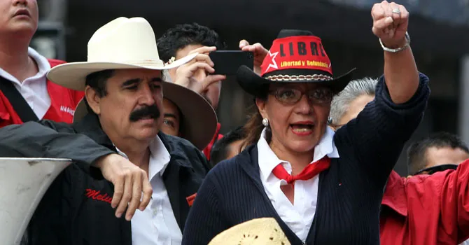 Expresidente Manuel Zelaya estuvo retenido en aeropuerto por dólares sin declarar