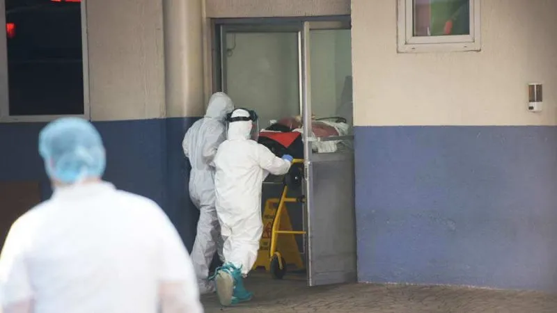 Síntomas de COVID-19 tienden a tornarse graves después de la primera semana