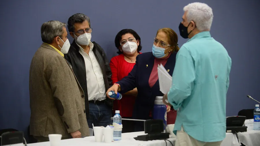 Diputados de El Salvador analizan tres propuestas para focalizar cuarentenas