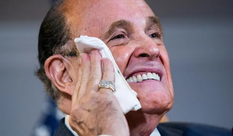 Rudy Giuliani sancionado por juez federal en caso electoral de Georgia