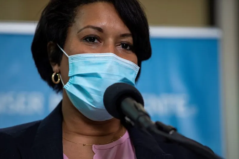 Muriel Bowser pide priorizar la seguridad antes que la proliferación de armas