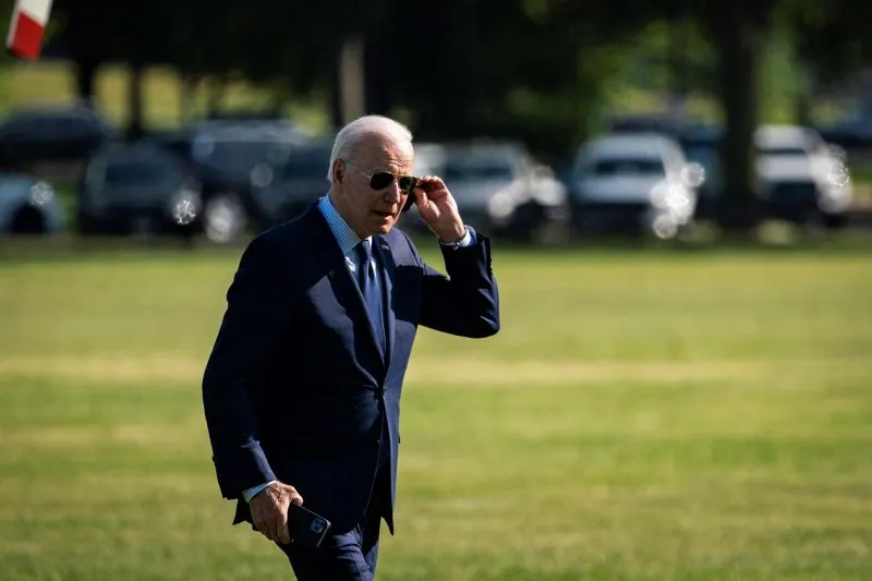 Biden cuestiona a republicanos que votaron contra el paquete de alivio y ahora lo promocionan