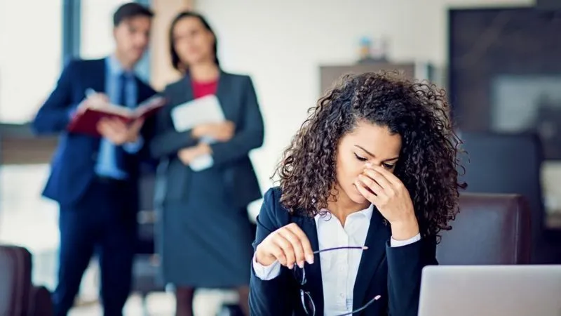 Qué es el "youngism" y cómo afecta a los jóvenes en el mercado laboral