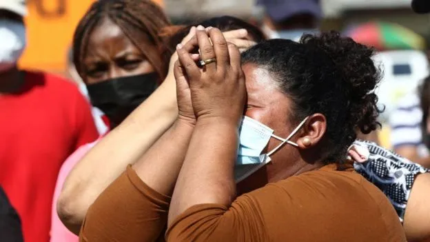 Ecuador: el drama de los familiares de los presos tras la peor masacre carcelaria de la historia del país, que dejó al menos 116 muertos