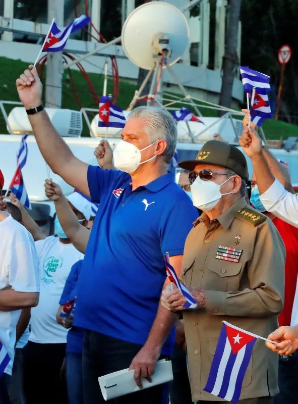 Análisis Ampliado: Desnudados, golpeados, obligados a gritar ‘¡Viva Fidel!’ - la represión en Cuba contra la disidencia