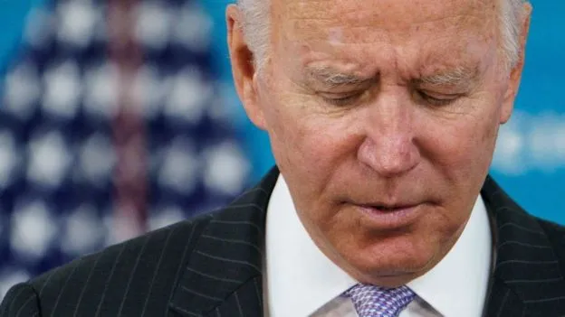 Por qué se desplomó la popularidad de Biden en Estados Unidos y qué papel juega Trump en la recuperación de los republicanos