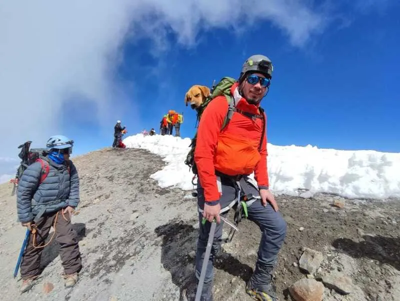 Escalaron el pico más alto de México para rescatar a Canelo