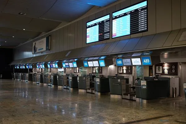 Estados Unidos ajusta sus requisitos para viajar dentro y fuera del país debido a la nueva variante Omicron. Se esperan más a