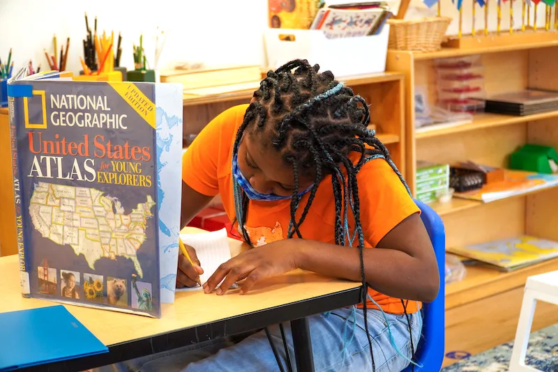 En este plantel aprender español e inglés es obligatorio