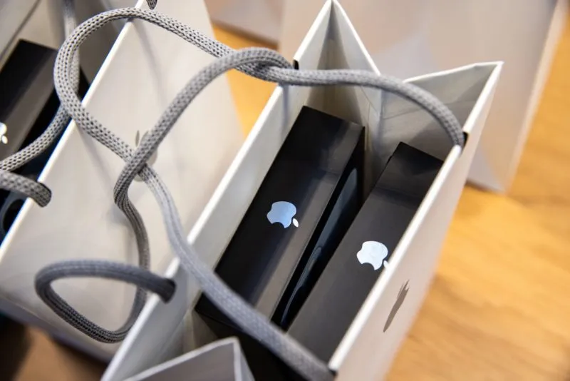 Por el aumento de casos de COVID-19, Apple anuncia que retrasará la vuelta a sus oficina y le ofrece un bono de mil dólares a