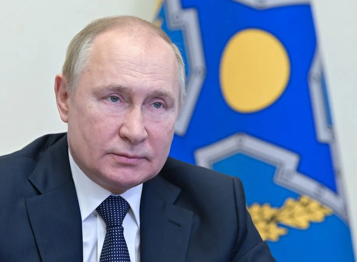 Ucrania sufre un ciberataque y Rusia mueve más tropas