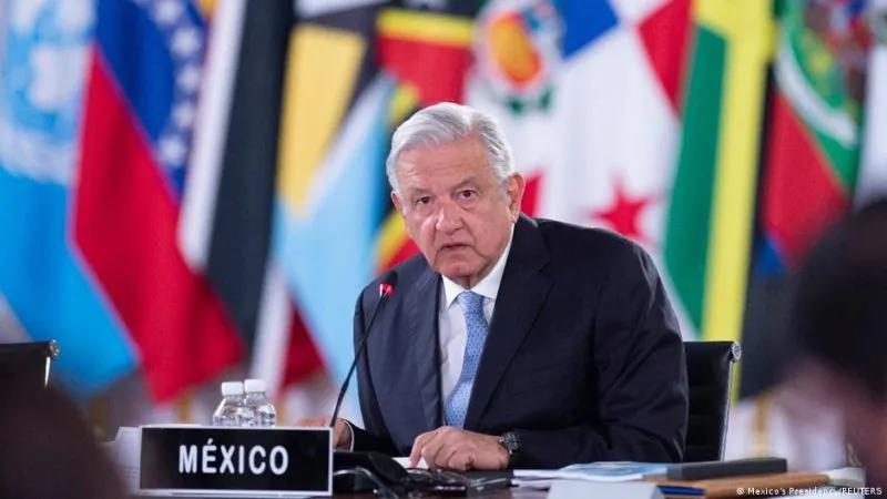 México publica carta en la que le pide a Trump exonerar a Assange, a quien le ofrece asilo